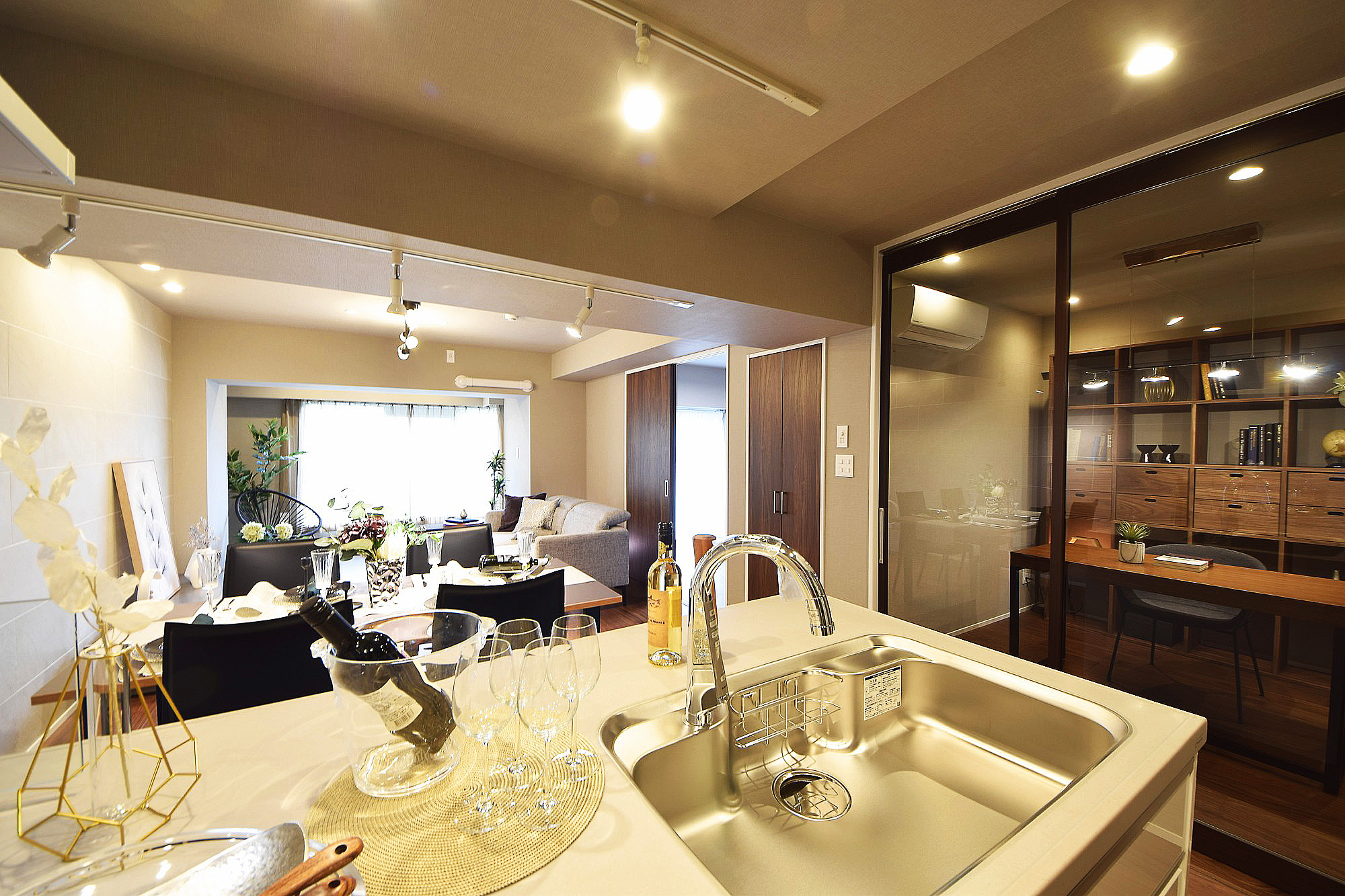 スター・マイカ「9つのインテリアスタイル」 リノベーションマンションの提供を開始